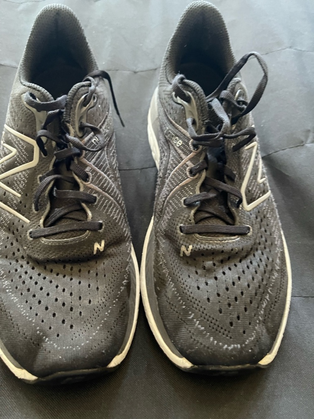 New Balance Men's Black and White Athletic Running Shoes